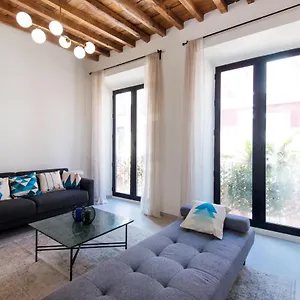 https://elegant-and-sophisticated-apartment-in-the-city-center.hotelsinnerja.org